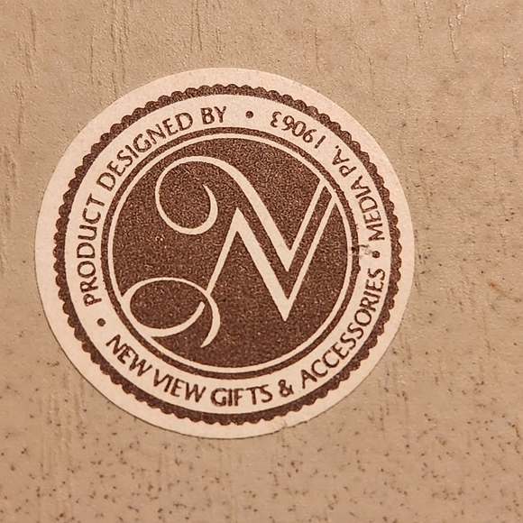 NEW VIEW GIFTS & ACCESSORIES Gray "Good Friends" Wire Cork Holder - Picture 5 of 7